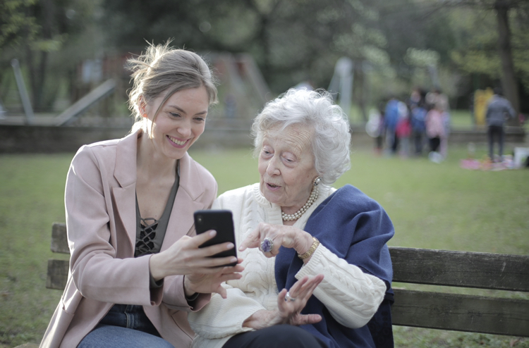 Digital Health Solutions: Selecting the Right RPM for Elder Care